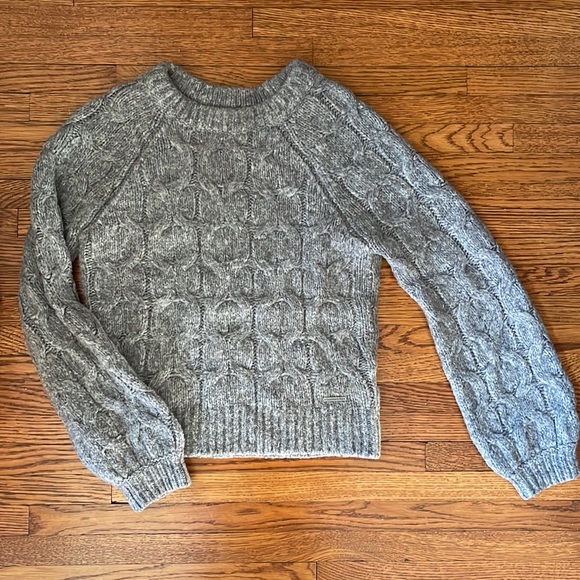 Grey abercrombie sweater - Picture 2 of 9